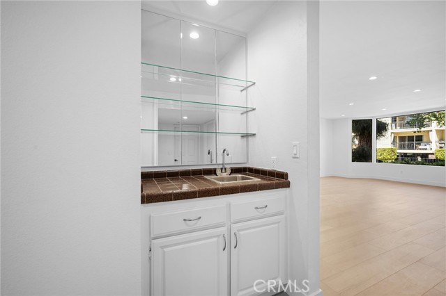 Detail Gallery Image 8 of 33 For 350 W Loraine St #101,  Glendale,  CA 91202 - 2 Beds | 2 Baths