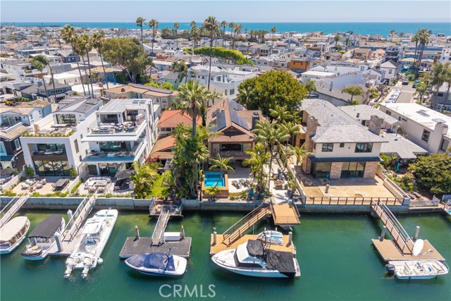 3908 Channel Place, Newport Beach CA: https://media.crmls.org/medias/463cf6e1-5709-41f2-b755-280dbc7c79cc.jpg