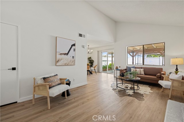 25273 Avenida Dorena, Newhall CA: https://media.crmls.org/medias/463d6a34-a982-4d5f-8ad7-8de56161a751.jpg