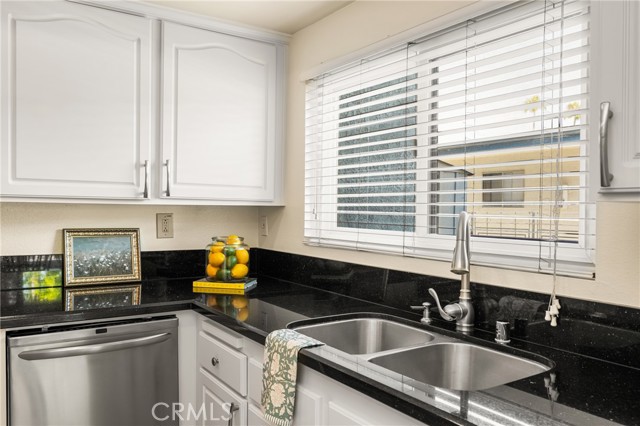 3600 E 4th Street, Long Beach CA: https://media.crmls.org/medias/463eca1f-781d-4210-93a2-a9f17145992c.jpg