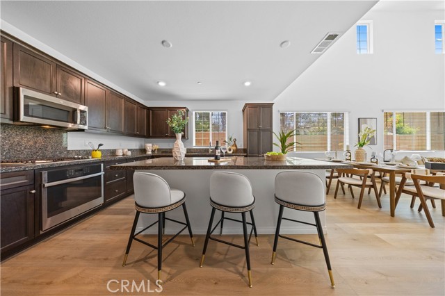 7133 Montecito Lane, Eastvale CA: https://media.crmls.org/medias/463f9cfa-3cc3-4171-b6de-b3b97f2b3f7f.jpg