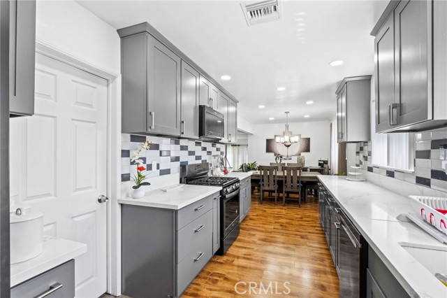 Detail Gallery Image 13 of 52 For 14870 Hubbard, Sylmar,  CA 91342 - 3 Beds | 2 Baths