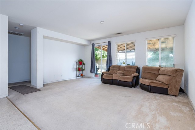 Detail Gallery Image 15 of 25 For 5348 E Tower Ave, Fresno,  CA 93725 - 4 Beds | 2/1 Baths