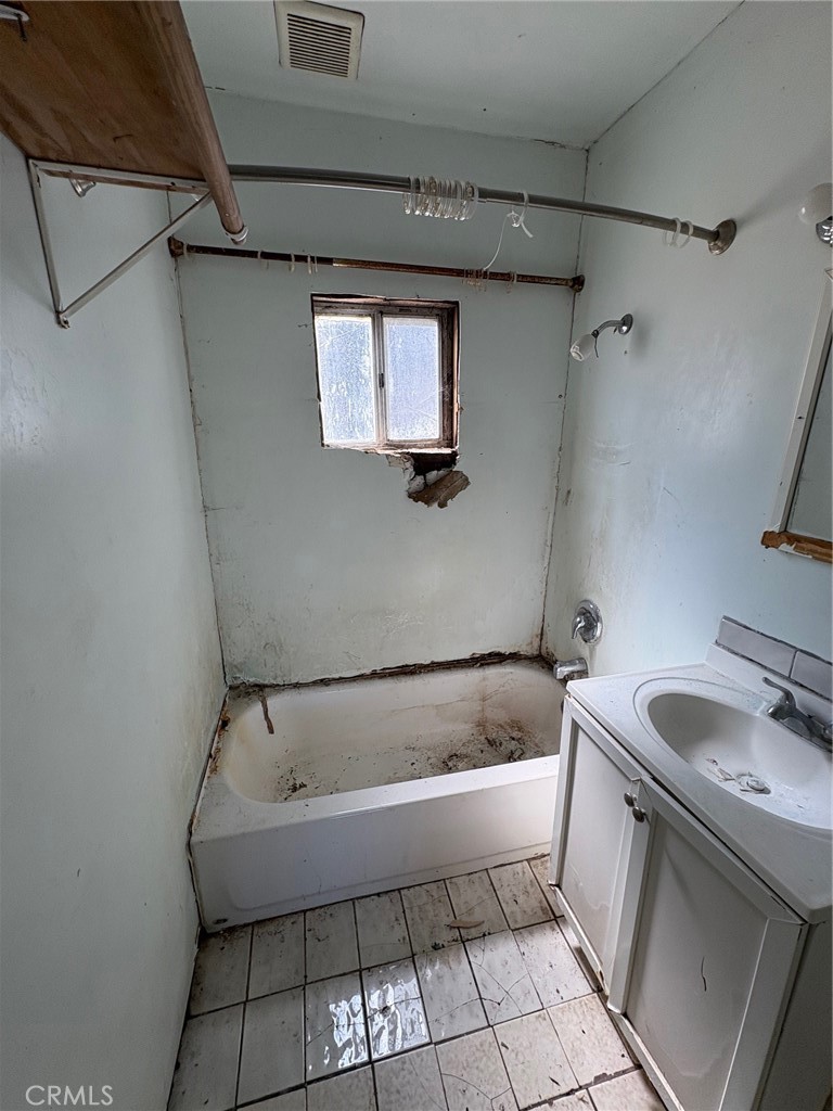 https://media.crmls.org/medias/4640af87-2058-4c99-8703-48cc40ed7ad5.jpg?preset=X-Large