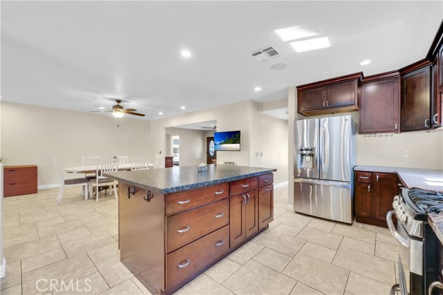 Detail Gallery Image 9 of 40 For 24517 Adams Ave, Murrieta,  CA 92562 - 5 Beds | 3/1 Baths