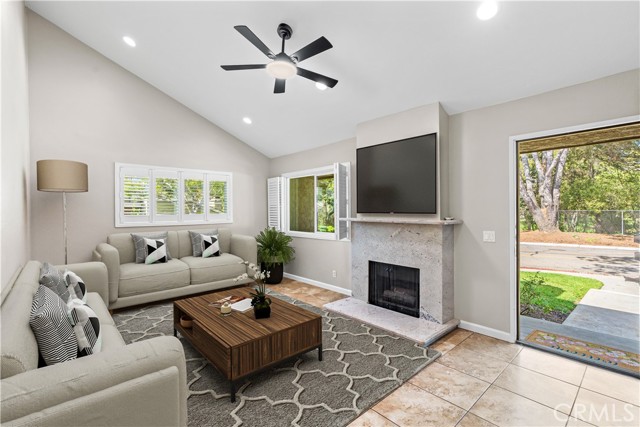 Detail Gallery Image 6 of 35 For 21 Summerwalk Ct, Newport Beach,  CA 92663 - 2 Beds | 2 Baths