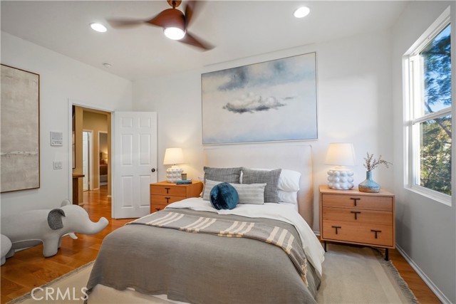 Image 35 of 63 For 907 Deerhill Road