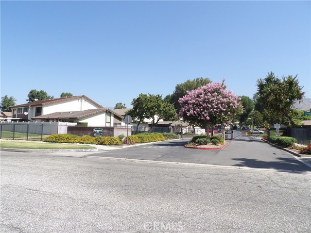 2175 Aspenwood Court, San Bernardino CA: https://media.crmls.org/medias/464215c5-95d3-47fb-8fd1-199fdf9950e6.jpg