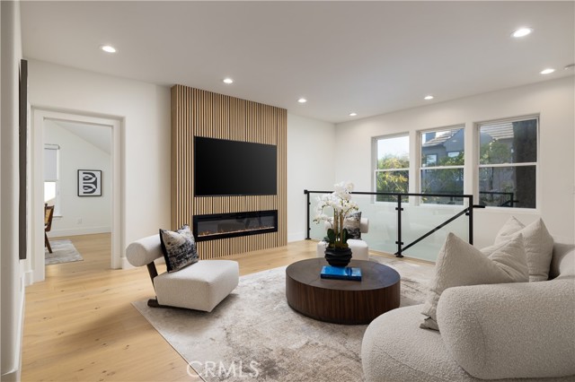 Detail Gallery Image 5 of 28 For 34 Montgomery, Newport Beach,  CA 92660 - 5 Beds | 4/1 Baths