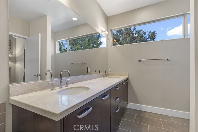 Detail Gallery Image 24 of 31 For 11815 Laurelwood Dr #12,  Studio City,  CA 91604 - 2 Beds | 2/1 Baths
