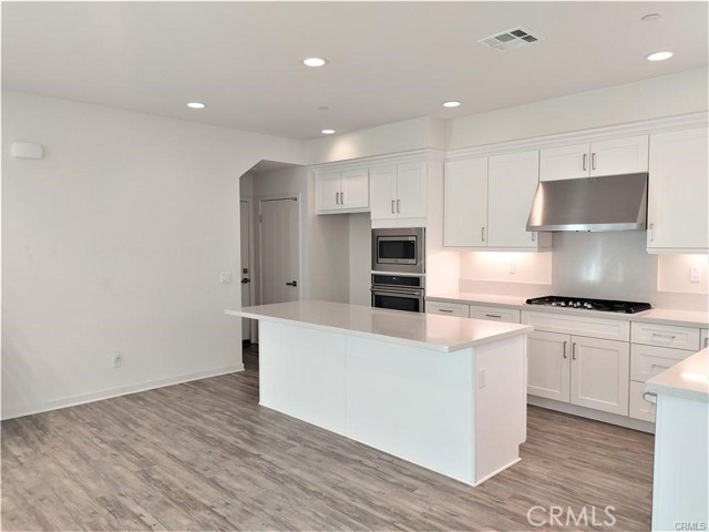 Detail Gallery Image 3 of 17 For 150 Stage, Irvine,  CA 92618 - 3 Beds | 2/1 Baths