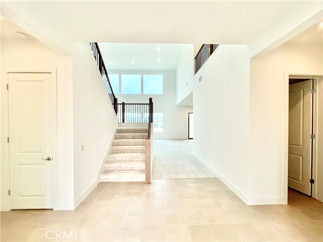 Detail Gallery Image 13 of 40 For 27533 Elderberry Dr, Valencia,  CA 91381 - 5 Beds | 5/1 Baths