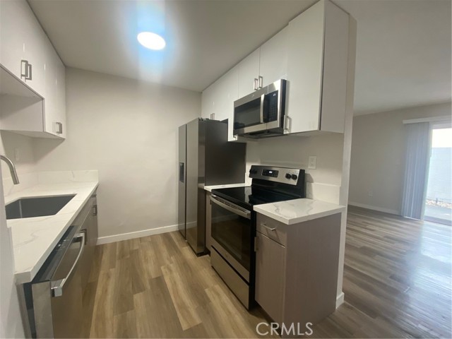 404 N Broadway, Redondo Beach CA: https://media.crmls.org/medias/46459c57-4f31-45ff-9c0a-1b16038939c6.jpg