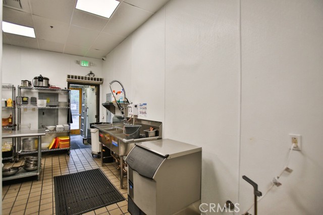 5537 W Sunset Boulevard, Los Angeles CA: https://media.crmls.org/medias/4645f7fa-dedf-456c-b228-d77fe1c270b1.jpg