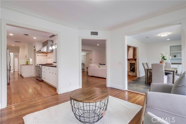 Detail Gallery Image 15 of 30 For 12640 Albers St, Valley Village,  CA 91607 - 6 Beds | 4 Baths