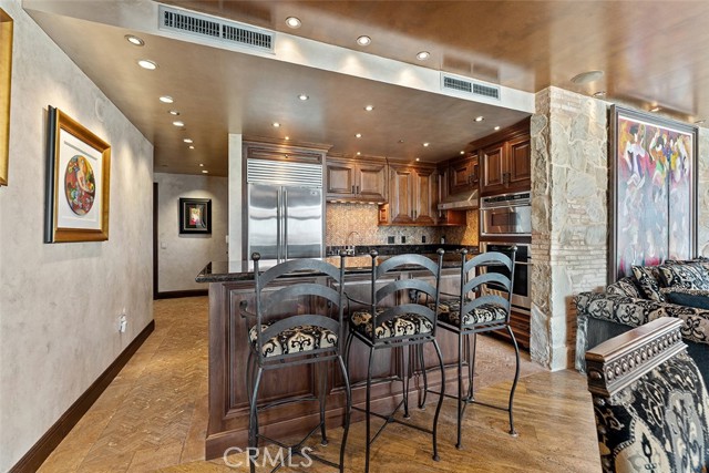 645 FRONT Street, San Diego CA: https://media.crmls.org/medias/4647467d-1fd9-4906-a798-f684ffc55b04.jpg