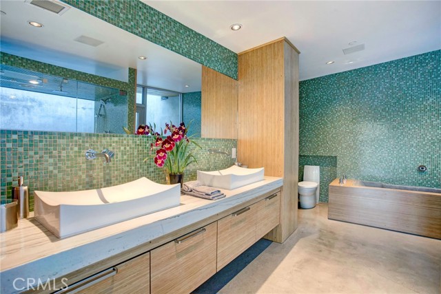 Detail Gallery Image 30 of 52 For 2917 Durand Dr, Los Angeles,  CA 90068 - 3 Beds | 2/1 Baths