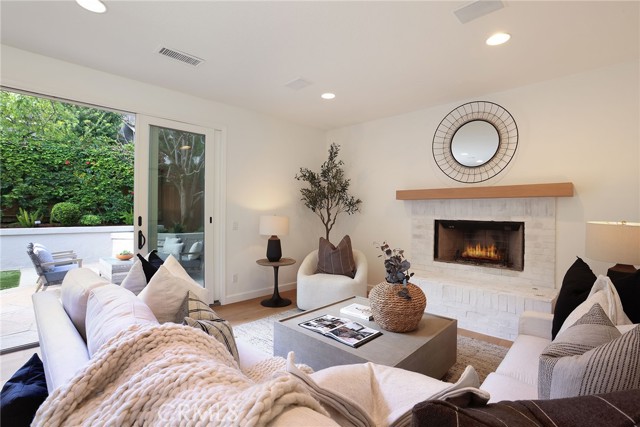 Detail Gallery Image 10 of 23 For 1827 Port Westbourne Pl, Newport Beach,  CA 92660 - 4 Beds | 3 Baths