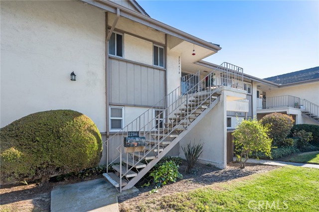 Detail Gallery Image 2 of 25 For 22945 Nadine Cir #B,  Torrance,  CA 90505 - 2 Beds | 2 Baths