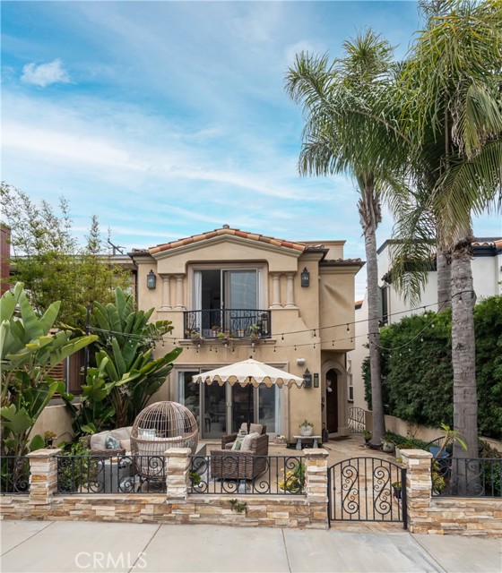351 30th Street, Hermosa Beach, California 90254, 4 Bedrooms Bedrooms, ,3 BathroomsBathrooms,Residential,For Sale,30th,SB25124501