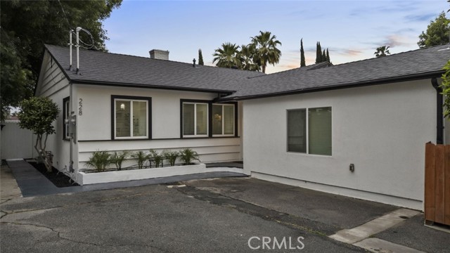 7228 Jamieson Avenue, Reseda CA: https://media.crmls.org/medias/46491351-160b-4ec3-b72c-a4d6f134d901.jpg