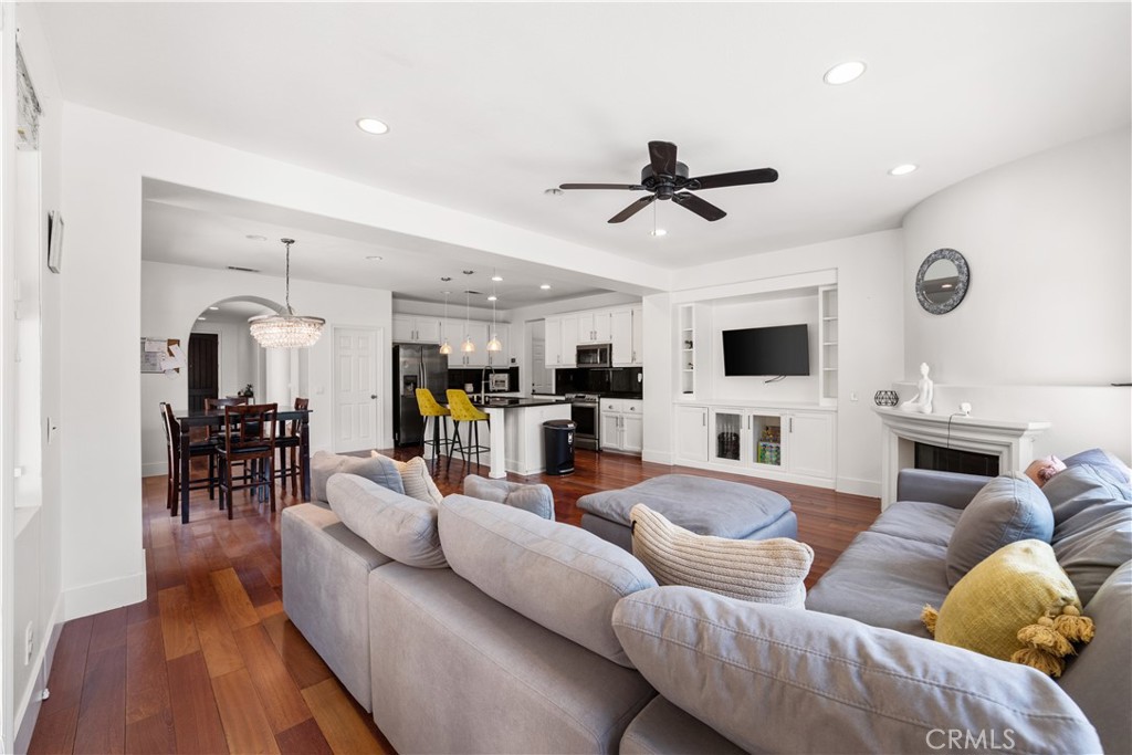 MLS #OC25181828 img 4