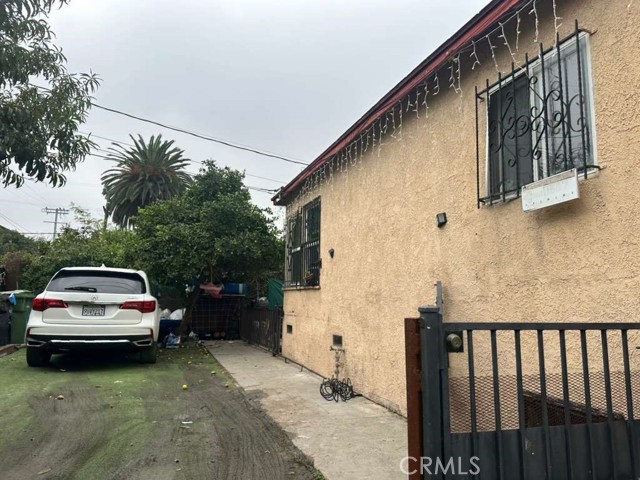 Detail Gallery Image 2 of 14 For 11507 Grape, Los Angeles,  CA 90059 - – Beds | – Baths