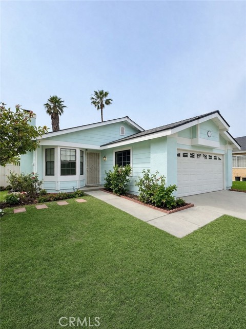 Detail Gallery Image 4 of 33 For 7900 Pinyon Ave, Fontana,  CA 92336 - 4 Beds | 2 Baths