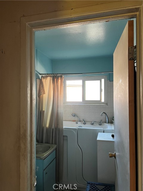 Detail Gallery Image 9 of 15 For 636 N Nantes Ave, La Puente,  CA 91744 - 5 Beds | 2 Baths
