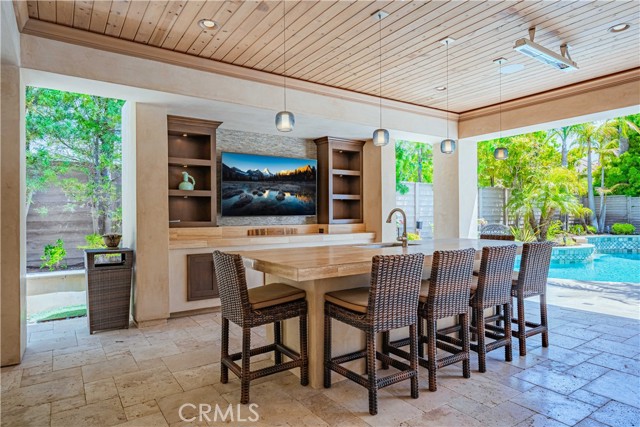 6561 Horseshoe Lane, Huntington Beach CA: https://media.crmls.org/medias/4649e0eb-567b-4ca2-8385-558c46eaf0fd.jpg