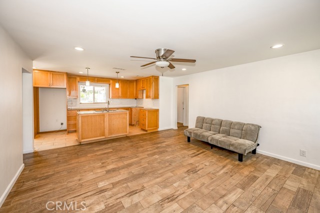 328 Joella Street, Monrovia CA: https://media.crmls.org/medias/464a5489-fe12-496d-bf2a-f9b5feb2342c.jpg