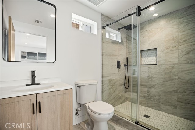 Detail Gallery Image 12 of 18 For 6937 Jellico Ave, Lake Balboa,  CA 91406 - 2 Beds | 2 Baths