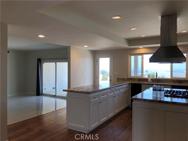 14687 Deervale Place, Sherman Oaks CA: https://media.crmls.org/medias/464d5a70-4179-4098-b52d-614d8310de3c.jpg