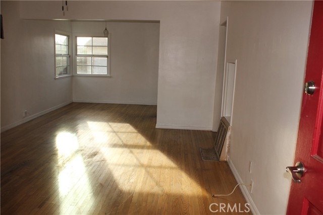 Detail Gallery Image 6 of 24 For 6109 Riverton Ave, North Hollywood,  CA 91606 - 3 Beds | 1 Baths