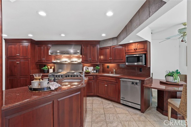 10351 Lassen Street, Los Alamitos CA: https://media.crmls.org/medias/464eda4a-2803-4151-967e-c0bb9dfc6a03.jpg