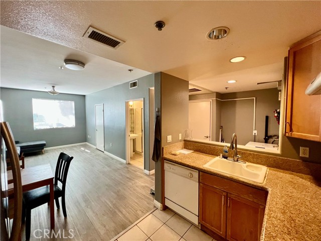 Detail Gallery Image 6 of 15 For 580 W Main #122,  Alhambra,  CA 91801 - 2 Beds | 2 Baths