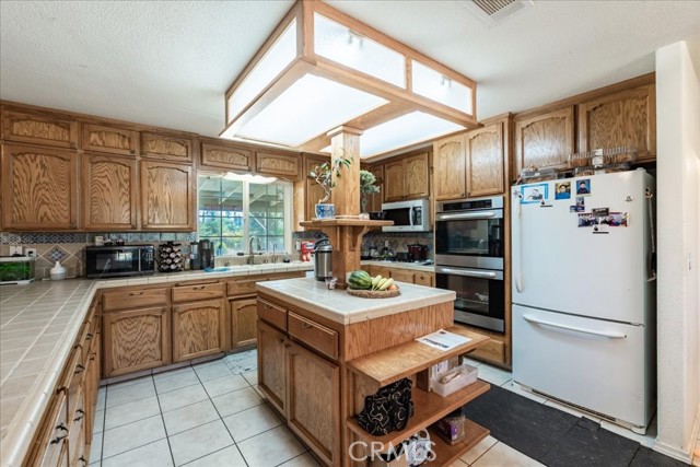 Detail Gallery Image 9 of 49 For 26898 Avenue 18 1/4, Madera,  CA 93638 - 5 Beds | 3 Baths