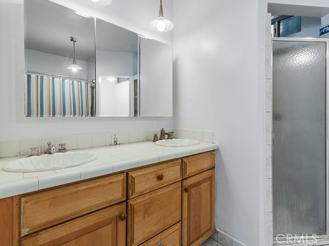 Detail Gallery Image 11 of 28 For 22212 Cass Ave, Woodland Hills,  CA 91364 - 4 Beds | 3/1 Baths