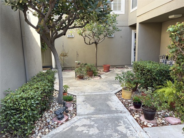 8012 E Snowberry