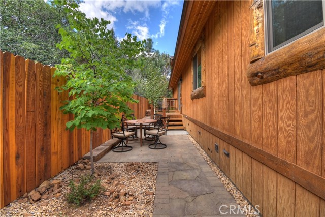 365 Santa Barbara Avenue, Sugarloaf CA: https://media.crmls.org/medias/46506cf4-5896-4b9f-98ca-2bce94e4cf30.jpg
