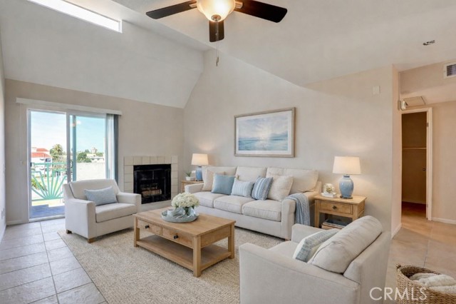 Detail Gallery Image 5 of 21 For 450 E 4th St #437,  Santa Ana,  CA 92701 - 2 Beds | 2 Baths