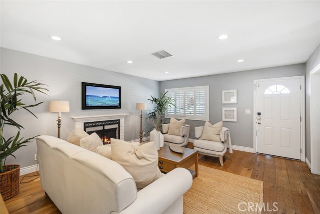 Detail Gallery Image 5 of 29 For 1169 Dorset Ln, Costa Mesa,  CA 92626 - 4 Beds | 2 Baths