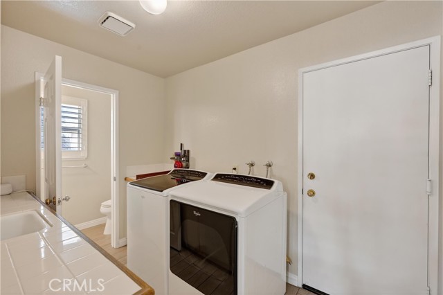 Detail Gallery Image 20 of 37 For 13632 Kings Canyon Ct, Fontana,  CA 92336 - 4 Beds | 2/1 Baths
