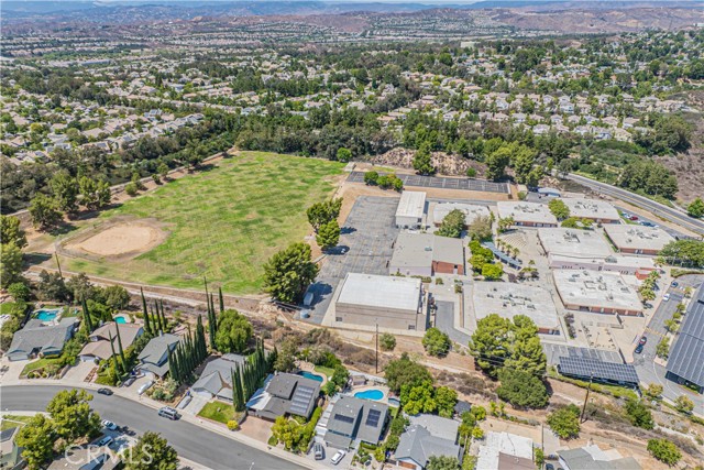 22914 Cerca Drive, Valencia CA: https://media.crmls.org/medias/46534aaf-21a3-42fa-a288-d4bb927c0ab5.jpg