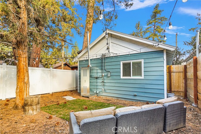 906 W Aeroplane Boulevard, Big Bear City CA: https://media.crmls.org/medias/465591af-6a35-404f-b078-527d6b1d32d7.jpg