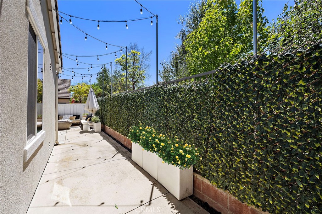 https://media.crmls.org/medias/4655bdfa-cca1-4e27-8d8a-84baac4bc9db.jpg?preset=X-Large