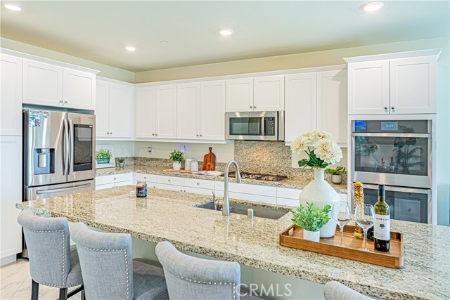 4040 S Bowery Place, Ontario CA: https://media.crmls.org/medias/465683c6-b53e-4c16-9b1b-c644ac413587.jpg