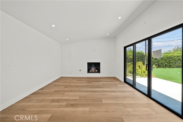 23427 Canzonet Street, Woodland Hills CA: https://media.crmls.org/medias/46569014-4699-4b21-b19d-093d625167f7.jpg