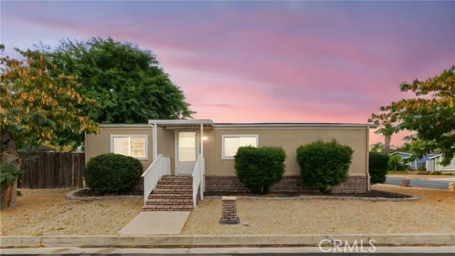 Detail Gallery Image 2 of 39 For 10421 Stageline, Corona,  CA 92883 - 3 Beds | 2 Baths