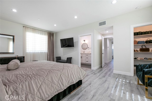 Detail Gallery Image 15 of 52 For 9124 N Nilo Ln, Panorama City,  CA 91402 - 4 Beds | 3/1 Baths